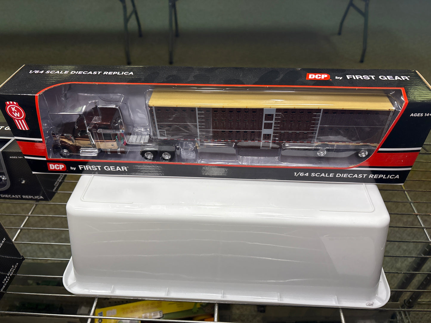 Kenworth W990 with Wilson Silverstar Livestock Trailer 60-1903