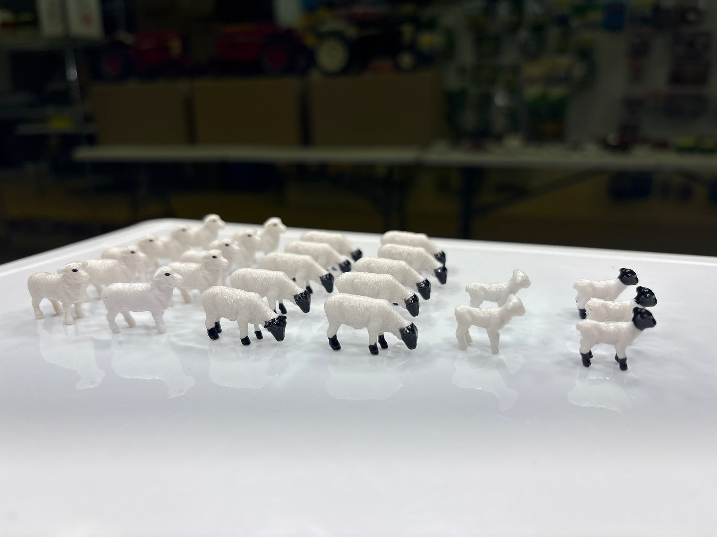 1/64 Scale Black and White Sheep 25 Pack