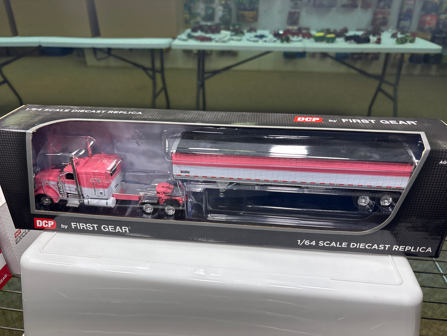 Peterbilt 389 Semi with High Sided Grain Trailer 60-1705