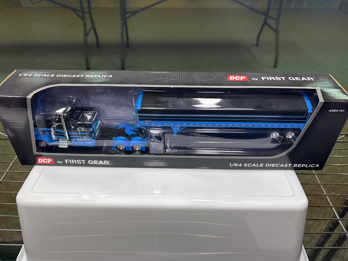 Peterbilt 389 Semi with High Sided Grain Trailer 60-1719