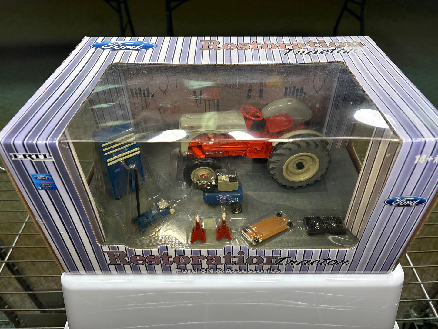 Restoration Tractor Ford 8N & Accessories