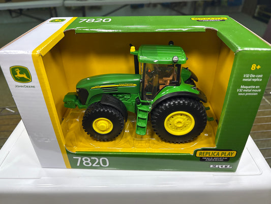 John Deere 7820