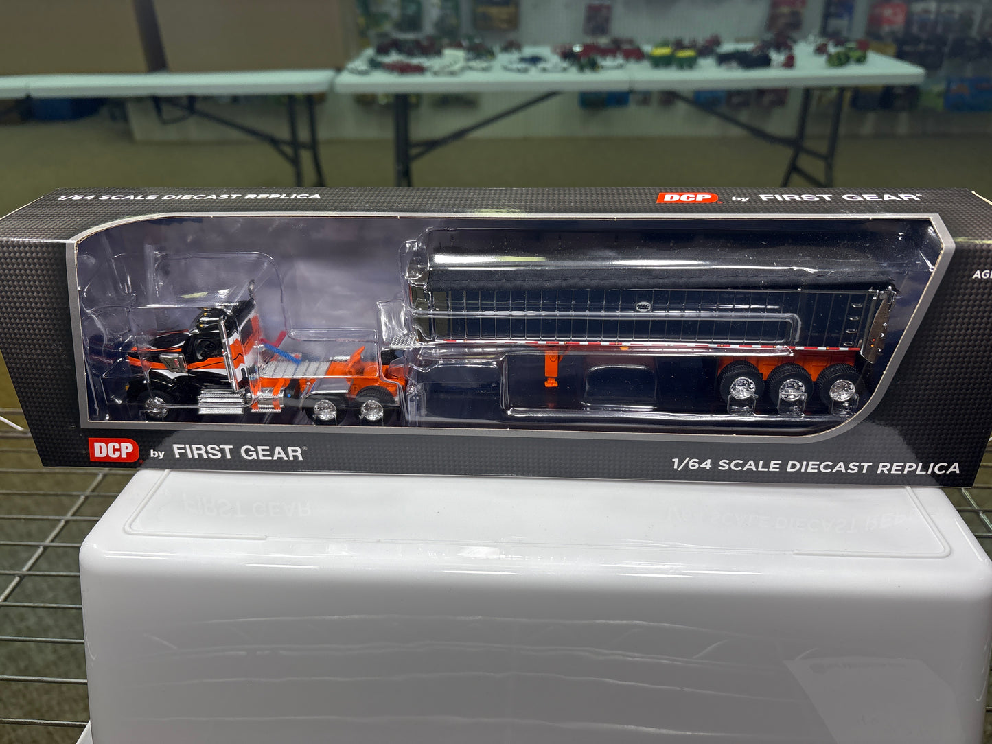 Kenworth W990 Day Cab with MAC Coal End Dump Tri-Axle Trailer 60-2008