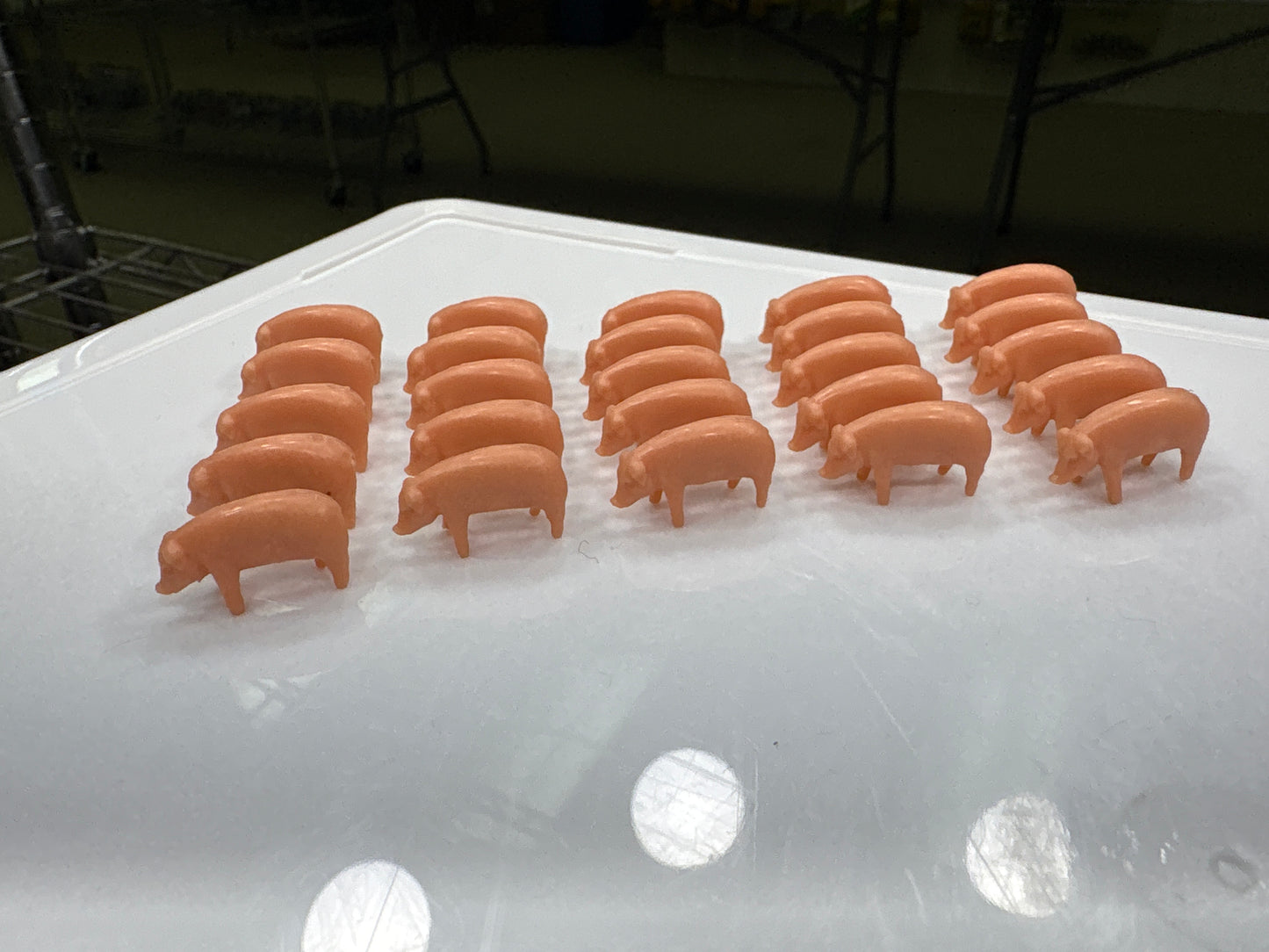 1/64 Pink Pigs 25 Pack