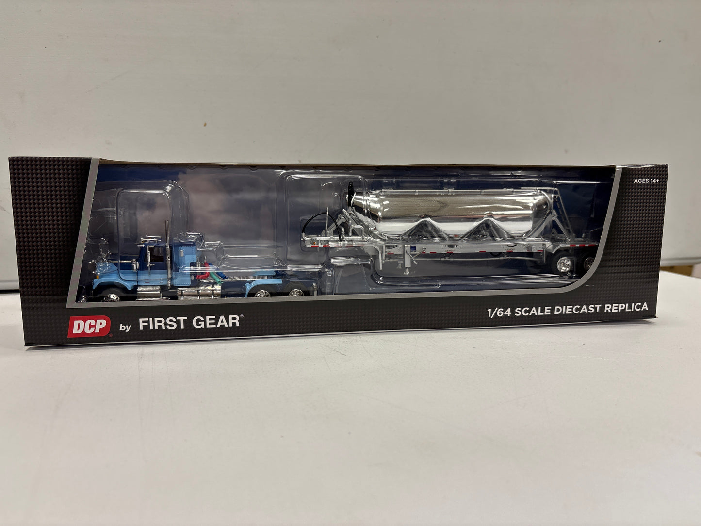 GMC General w/ flat top sleeper & Heil 3 Drop Pneumatic Trailer 60-1924