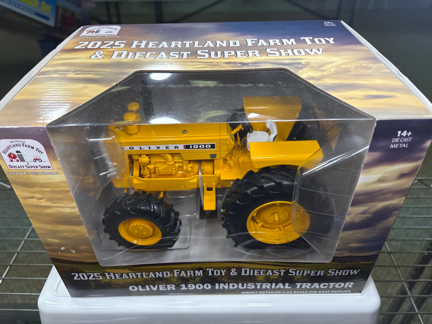 Oliver 1900 Industrial Tractor