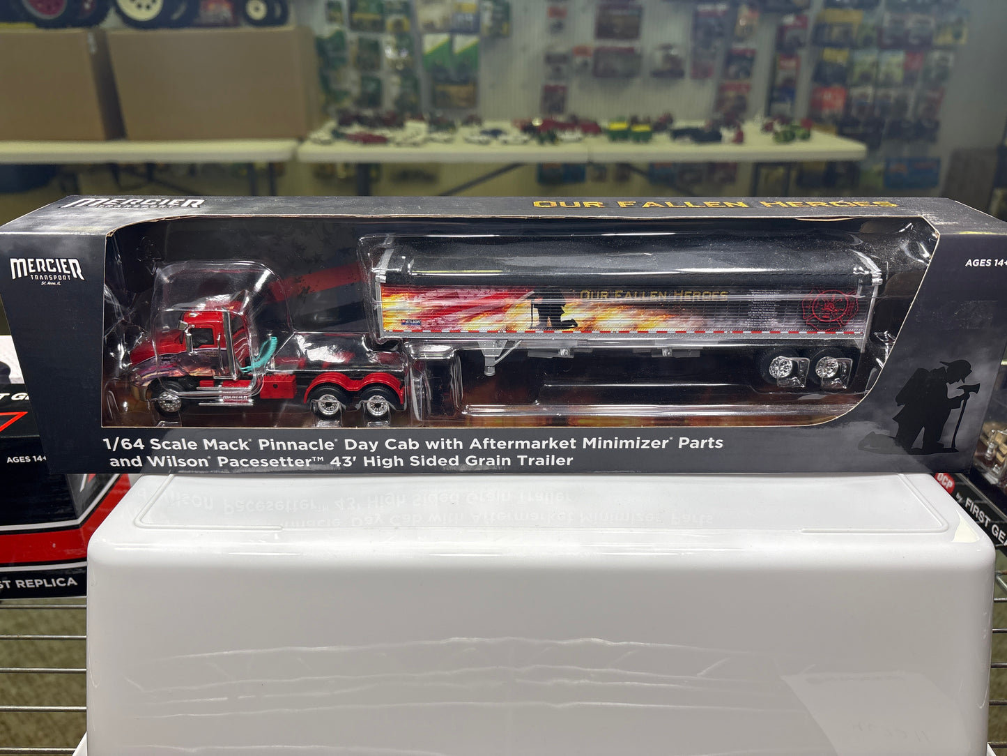 Mack Pinnacle w/Pacesetter 43’ High Sided Grain Trailer 60-1710