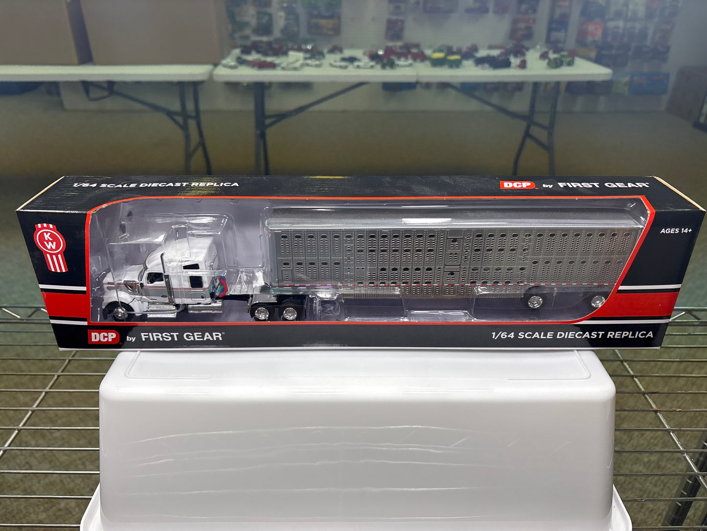 Kenworth W990 Semi w/Livestock Trailer 60-1899