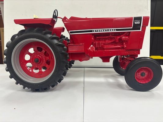 International Hydro 100 Black Stripe Wide Front w/Rear Fenders 1/8 scale