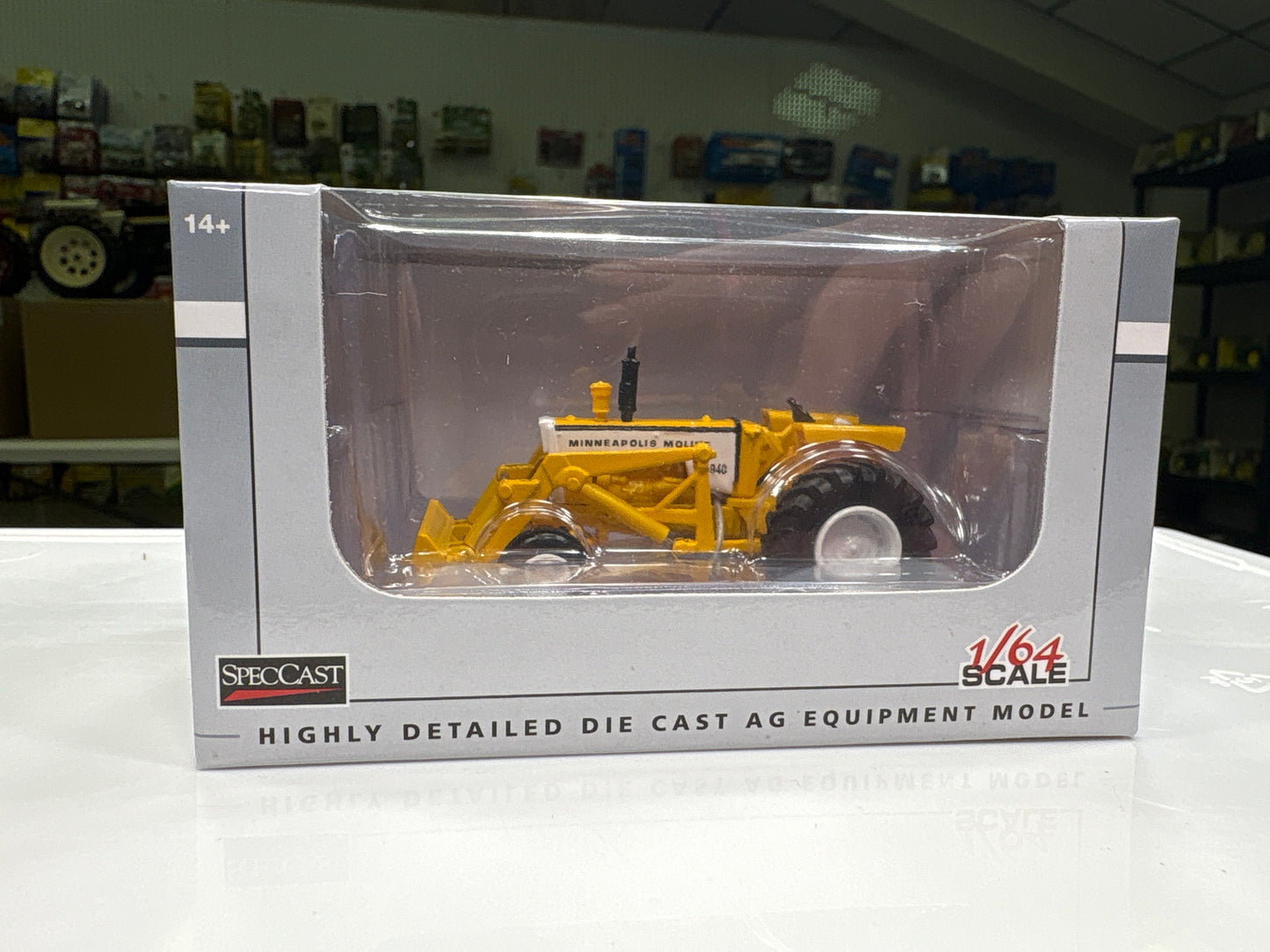 Minneapolis-Moline G940 Wide Front with Loader