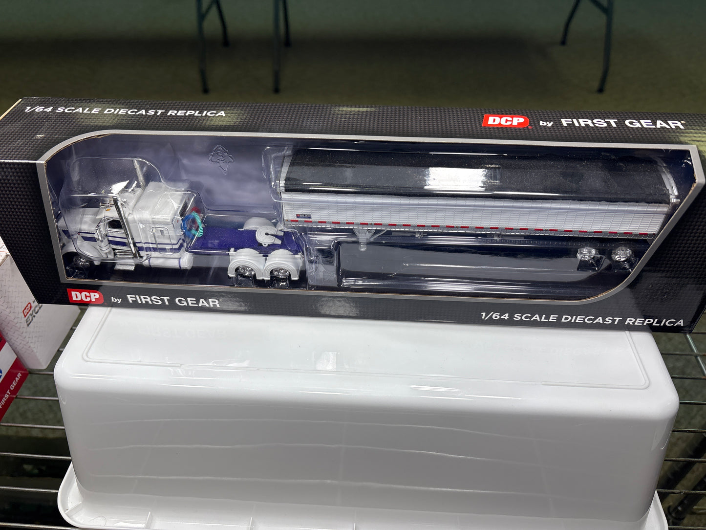 Peterbilt 389 w/High Sided Grain Trailer 60-1717