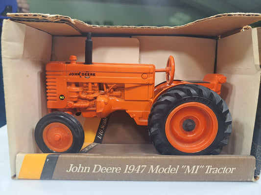 John Deere 1947 Model "MI"