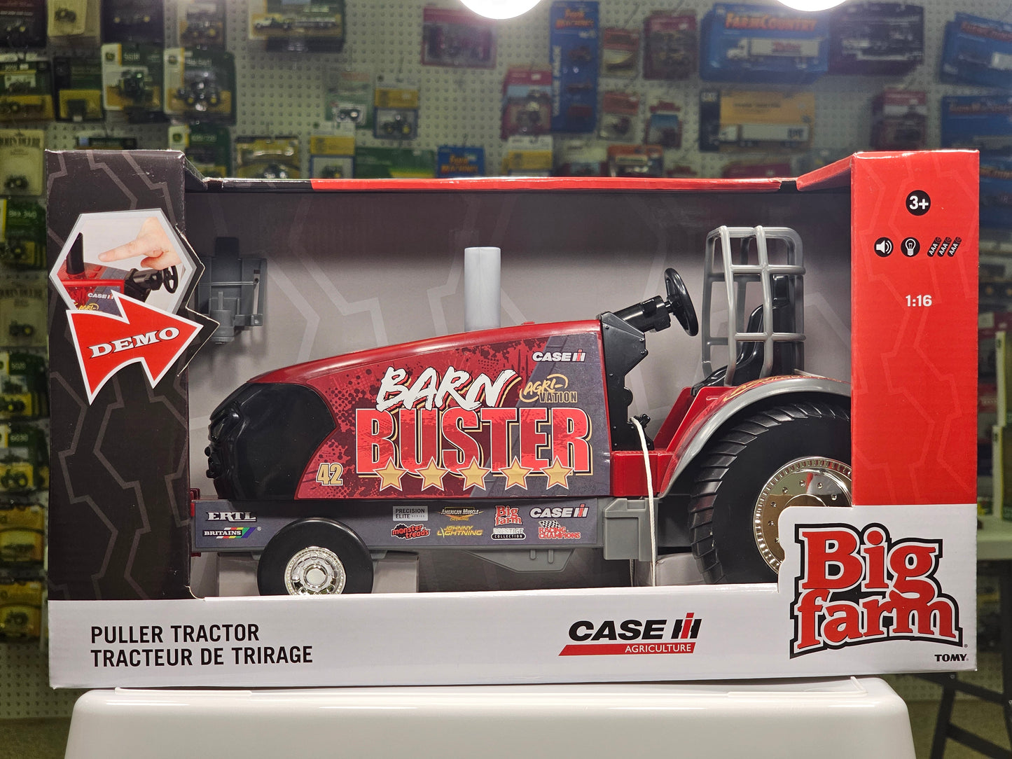 International Barn Buster Pulling Tractor 1/16