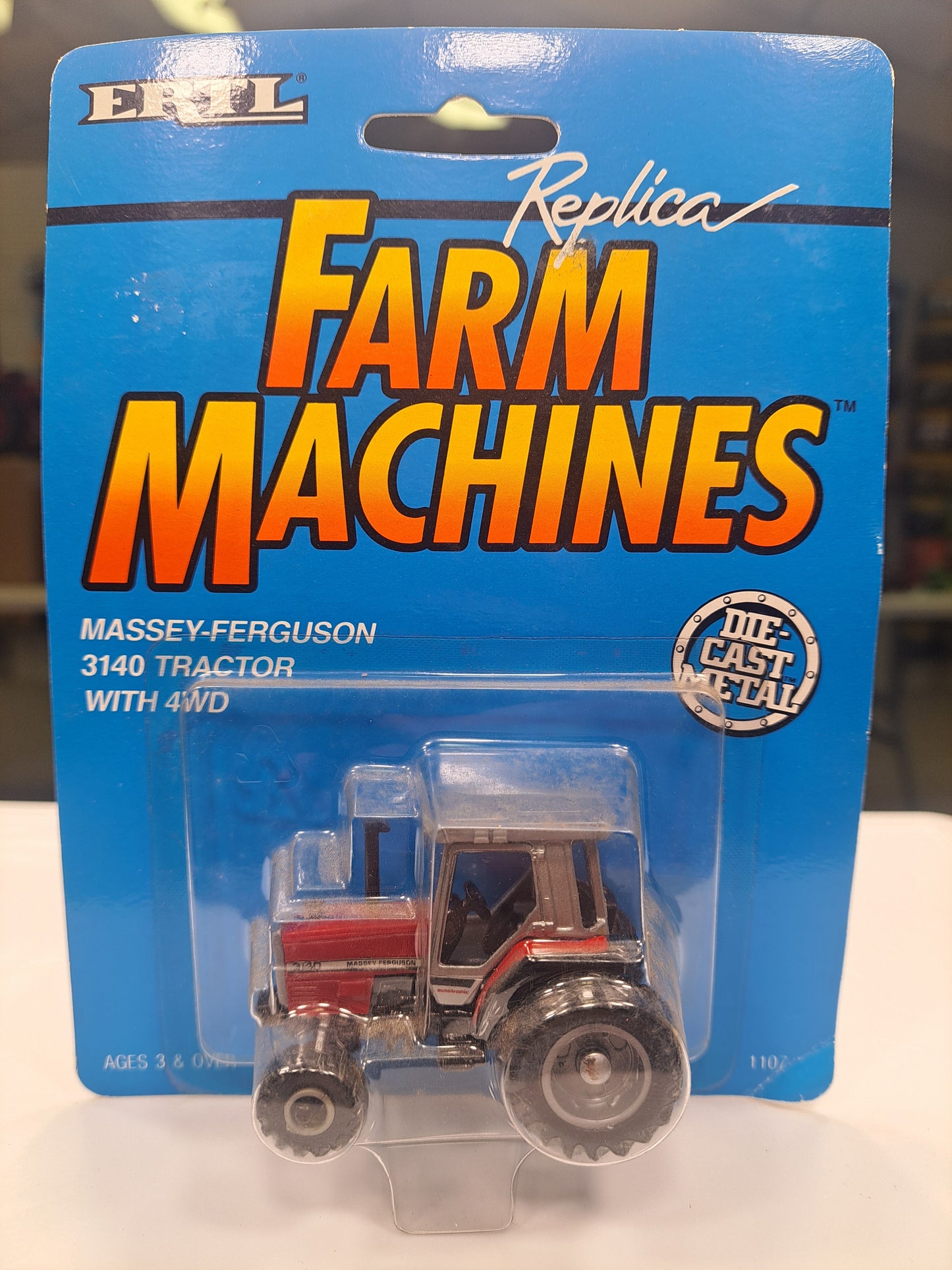 Massey-Ferguson 3140 Tractor w/4WD