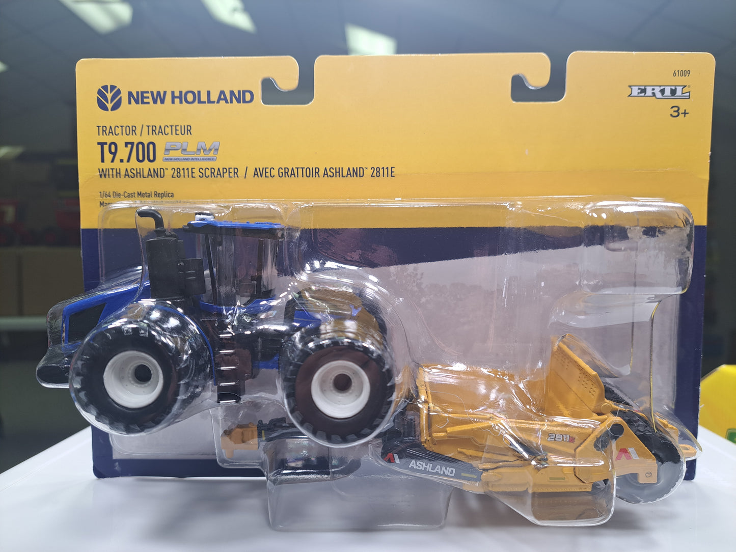 Tractor T9.700 with Ashland 2811E Scraper