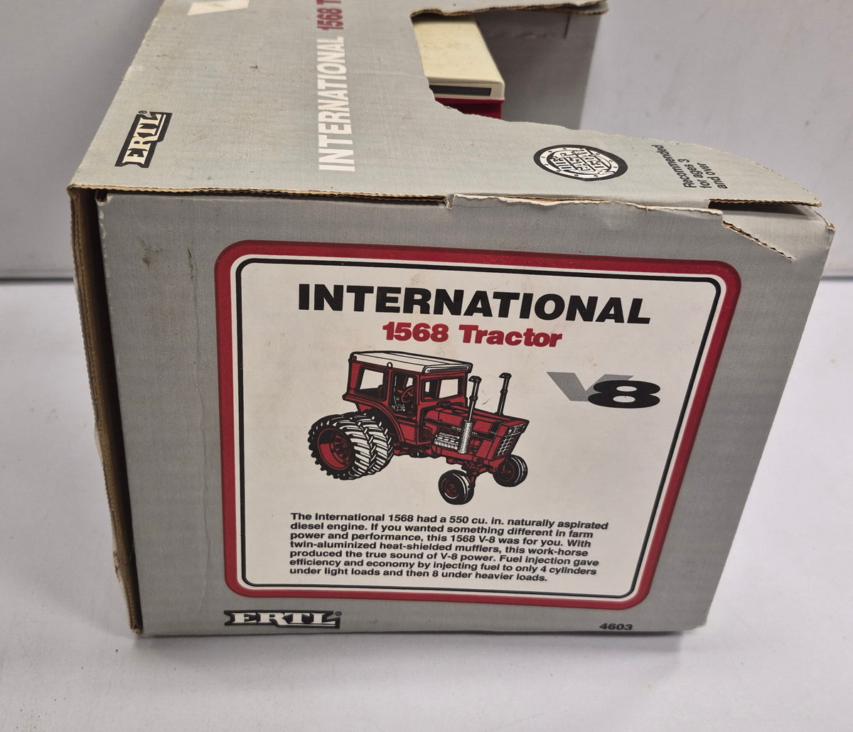 International 1568 Tractor V8