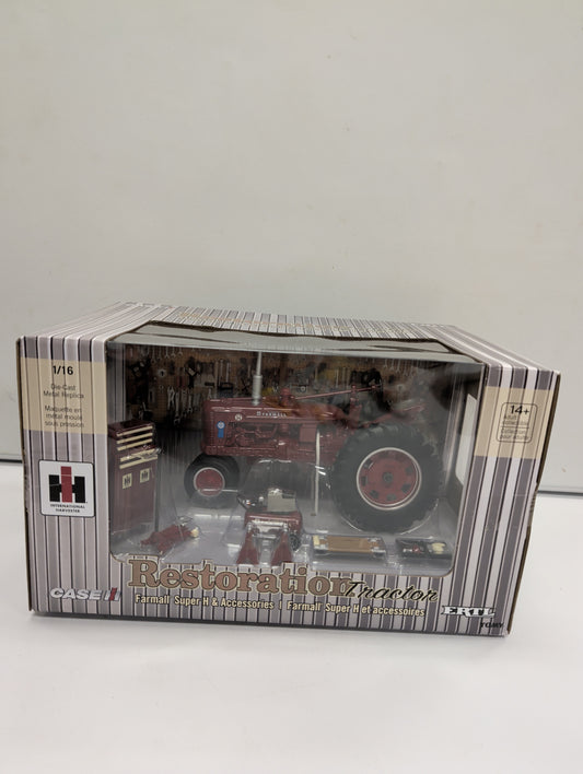 Case International Restoration Tractor Farmall Super H & Accessories